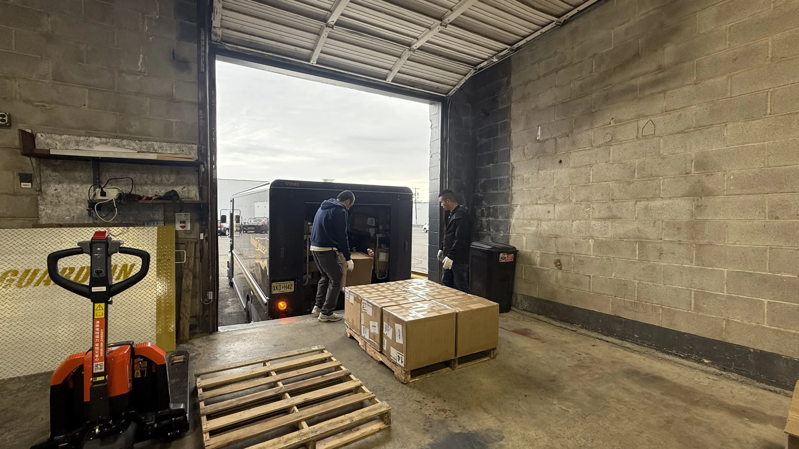automatic-order-fulfillment-shipping-dock